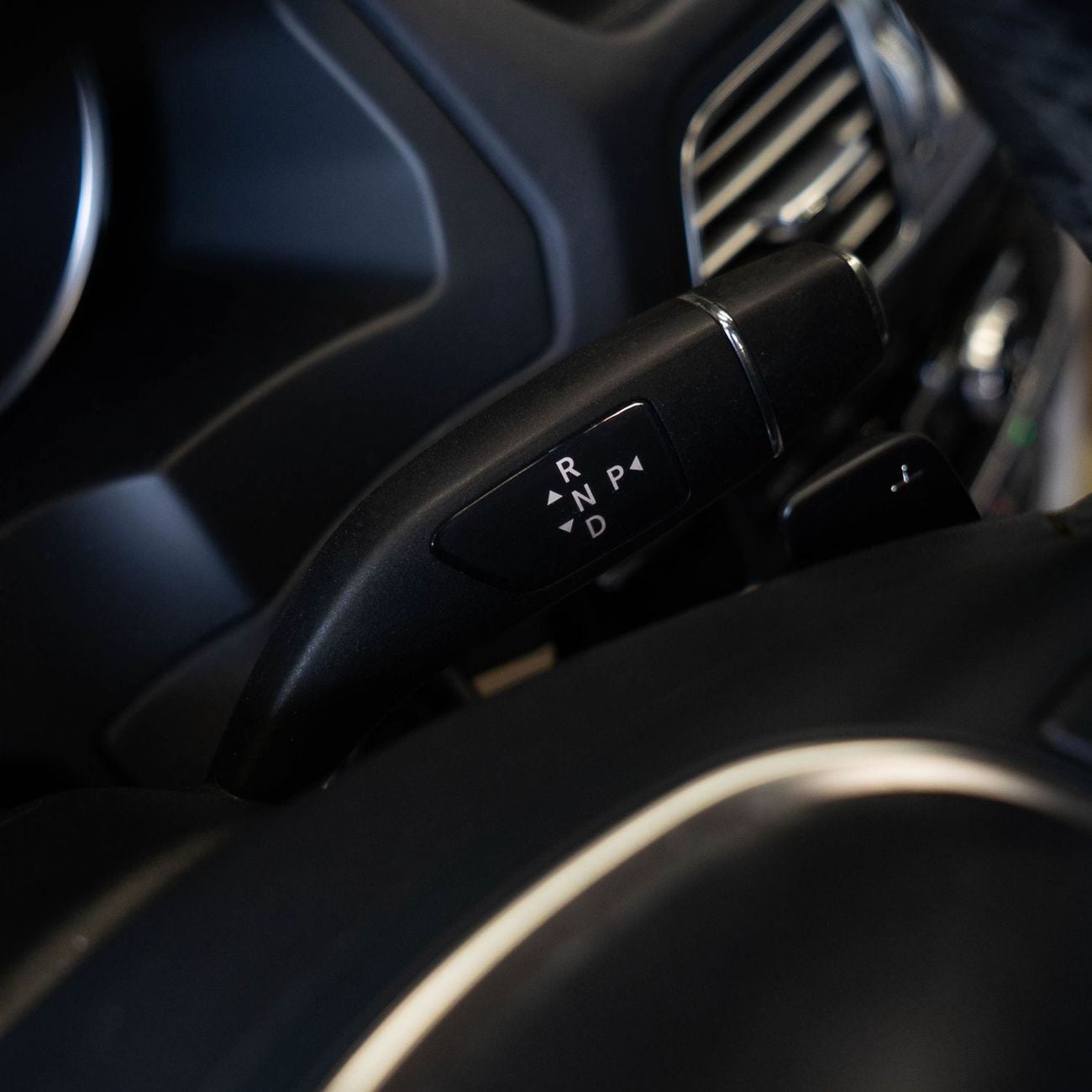 مرسيدس بنز E 250 Std 2.0L AED 45950 • Mercedes E250   • 1 Year Warranty