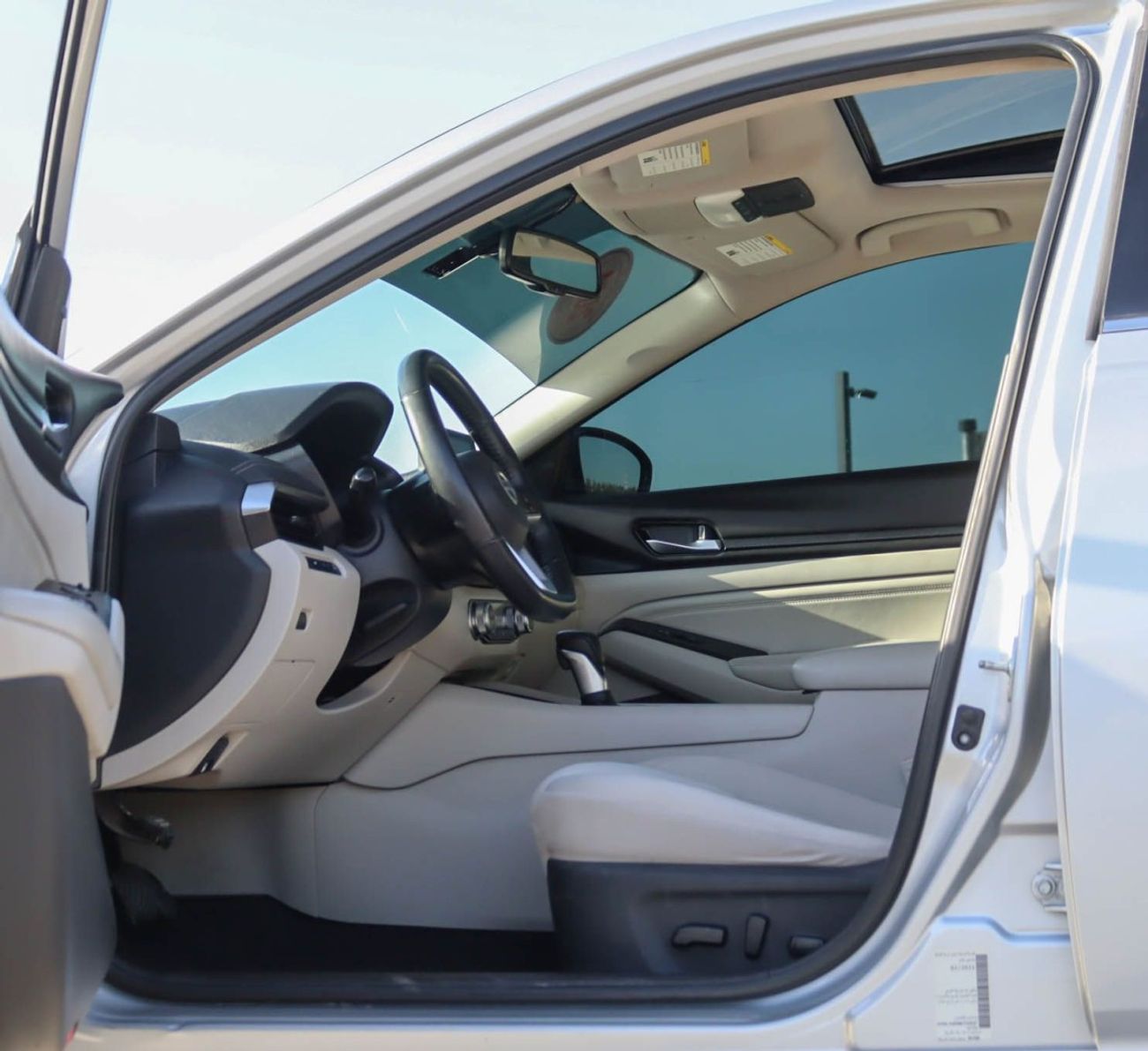 Nissan Altima 2.5 SV Nissan Altima 2.5L 2021 GCC  accident-free in excellent condition 1076 P.M