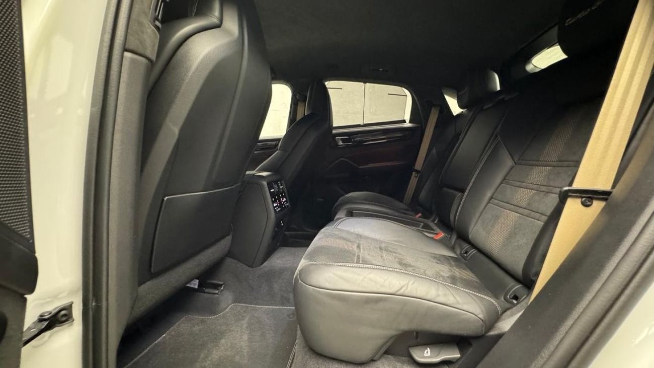 Porsche Cayenne Gcc warranty servis available Gcc low mileage