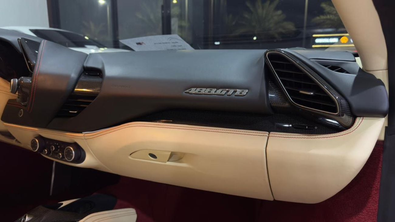 Ferrari 488 Std 3.9L 488 GTB V8