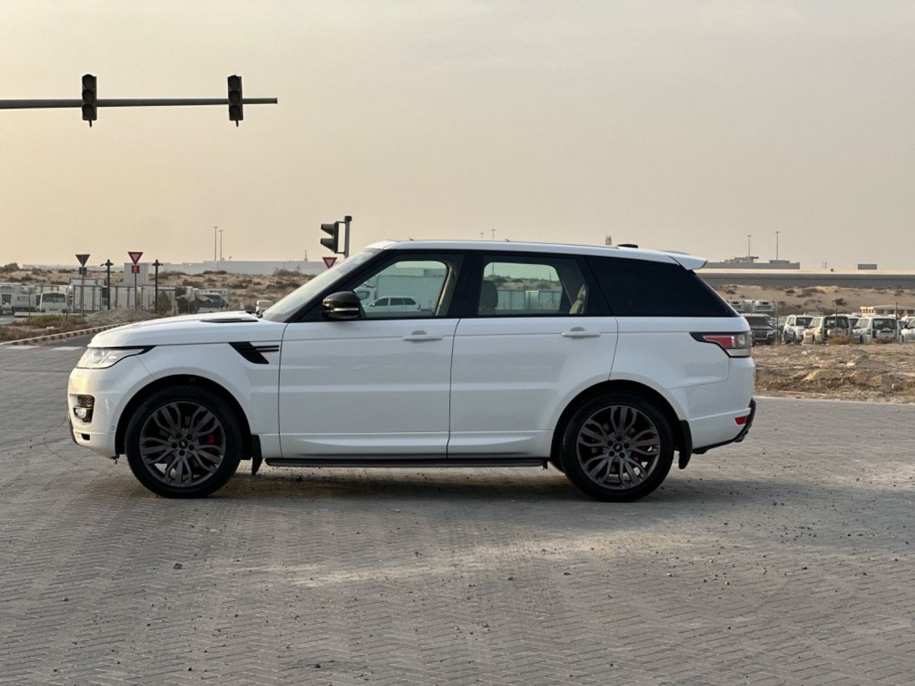 Land Rover Range Rover Sport HSE DYNAMIC 5.0L (525 HP) MODEL 2014 GCCCAR PERFECT CONDITION INSIDE AND OUTSIDE