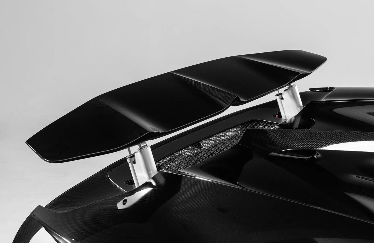 بوغاتي شيرون 8.0L W16 Quad-Turbo Engine