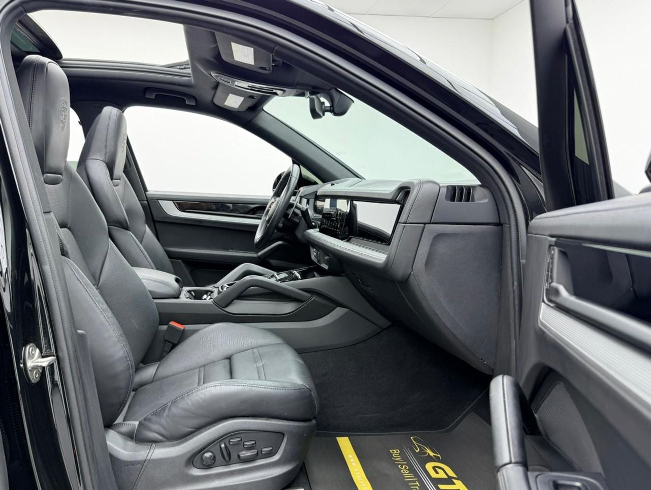 بورش كايان 2024 Porsche Cayenne Coupe, Warranty, Service History, Low Km, Excellent condition, American