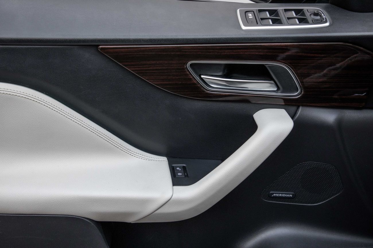 جاكوار F بيس F-Pace | 1,567 P.M | 0% Downpayment | Immaculate Condition!