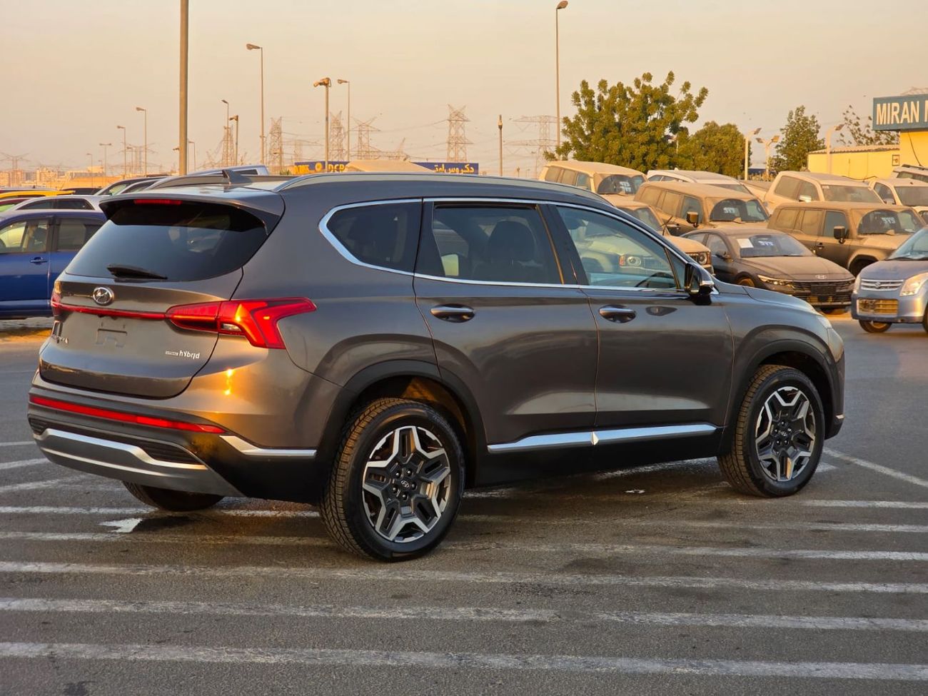 Hyundai Santa Fe limited 1.6T hybrid engine Panoramic roof and 360 camera