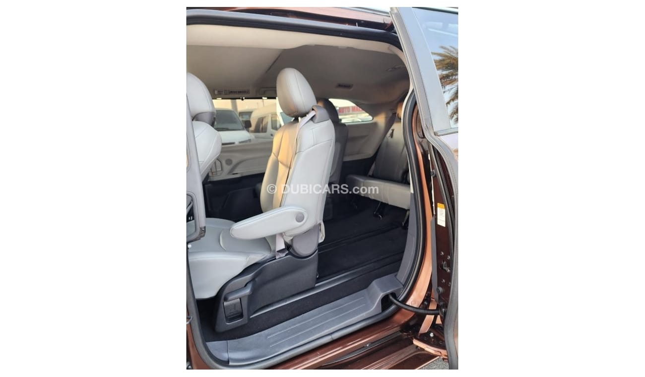 Toyota Sienna TOYOTA SIENNA FULL OPTION CLEAN CAR 2022 MODEL