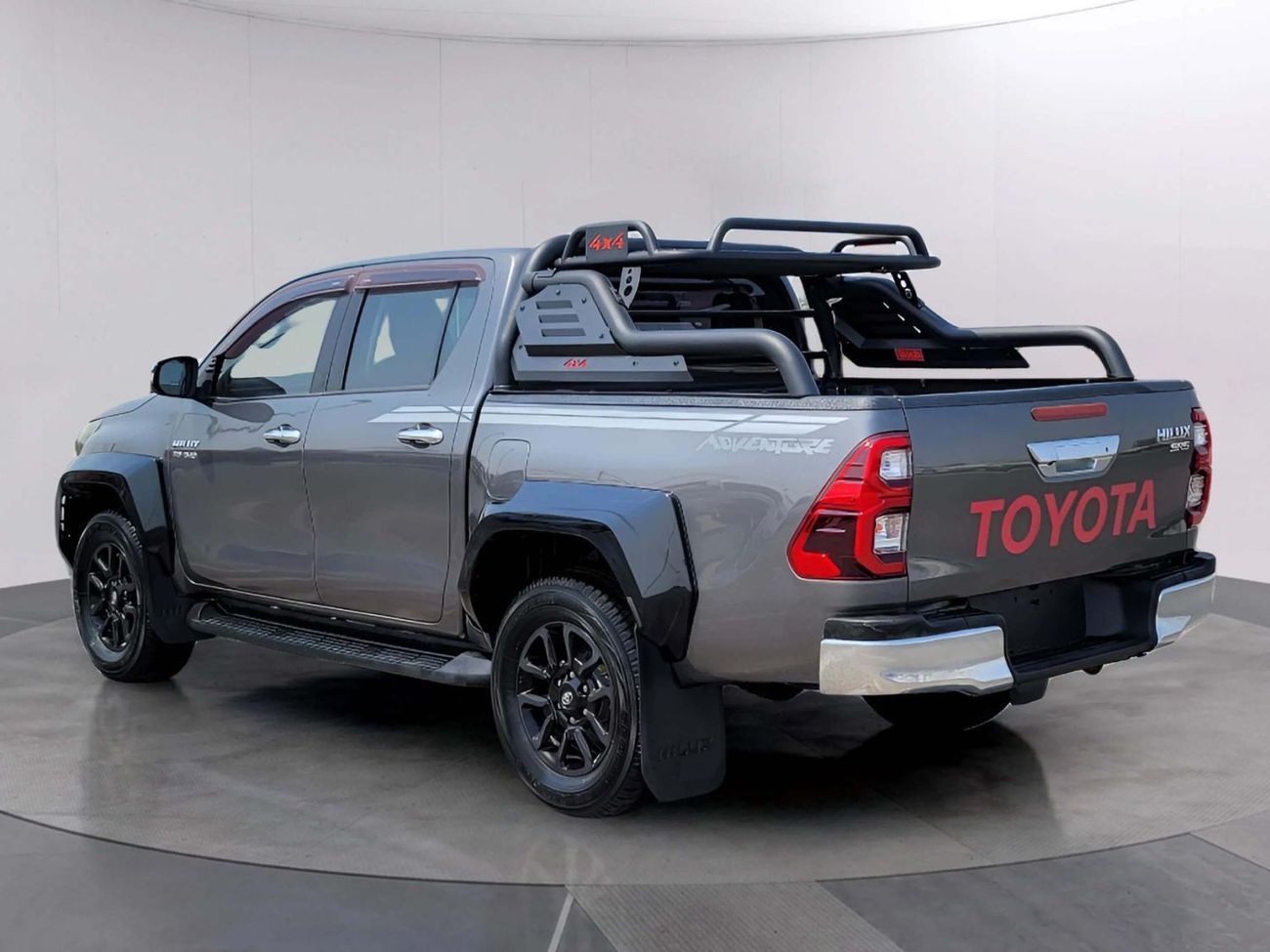 تويوتا هيلوكس 4X4 Diesel 2.8L Right Hand Drive (RHD)