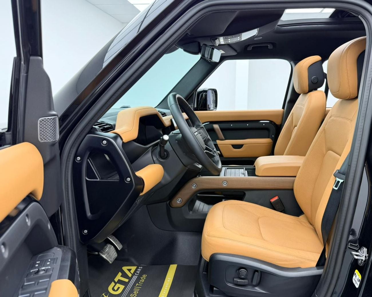 Land Rover Defender 2024 Land Rover Defender 110 HSE P400, 2029 LR Warranty + Service Pack, Low Km, Fully Loaded, GCC
