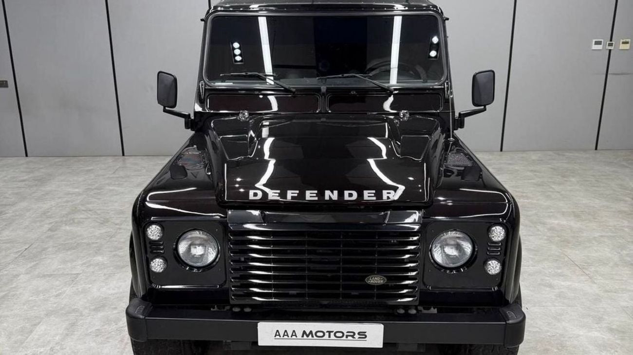Land Rover Defender 110 Land Rover Defender 2015 GCC specs