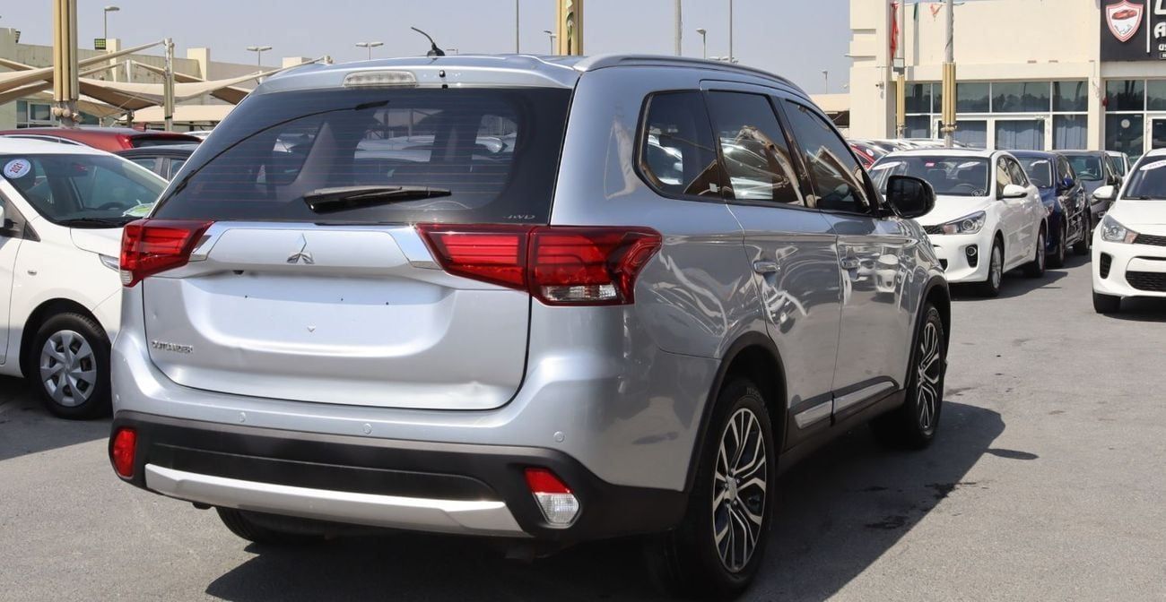 ميتسوبيشي آوتلاندر ميتسوبيشى آوتلاندر 2016-7 مقاعد -  خليجى بحاله ممتازه ممشى 155000 كم بمحرك  2.4L بسعر 30000 درهم