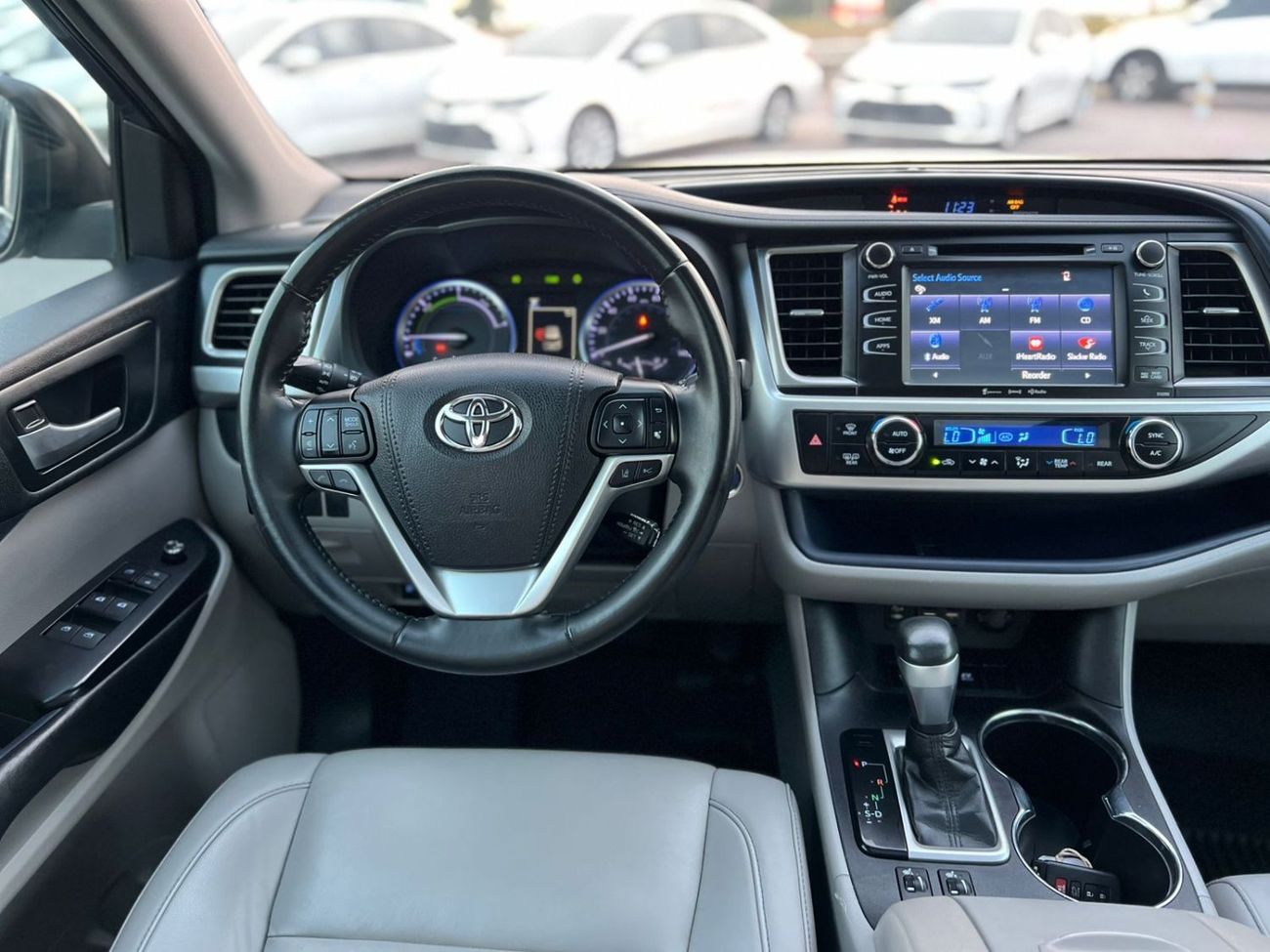 Toyota Highlander 2019 Toyota Highlander Hybrid XLE Full Option -3.5L V6-AWD 4x4 - Sunroof-Leather seat-Rear Camera -