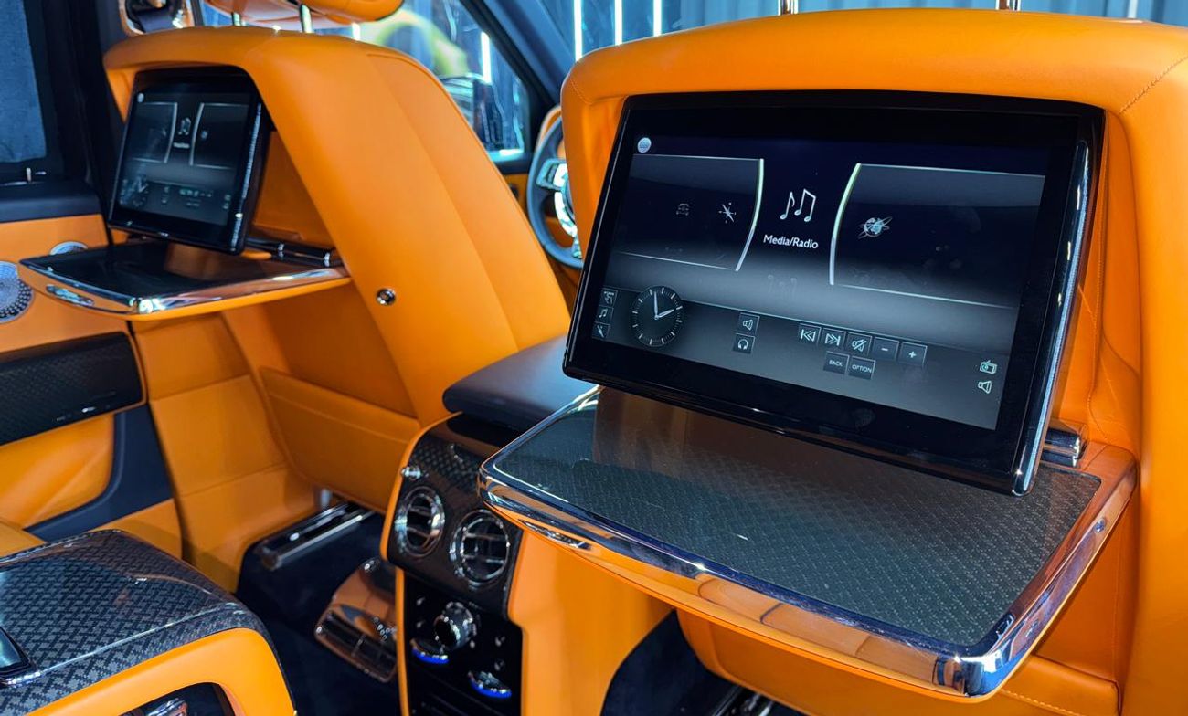 Rolls-Royce Cullinan Black Badge,6.75L,V12,8 -Speed Automatic,AWD