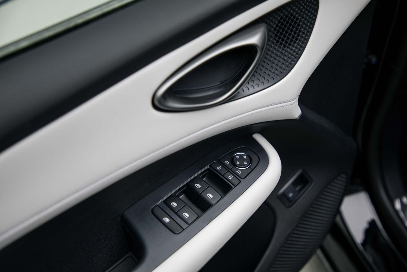 بي واي دي سيل 05 DM-i ID Luxury 1.5L - Black Inside Grey | Export Only