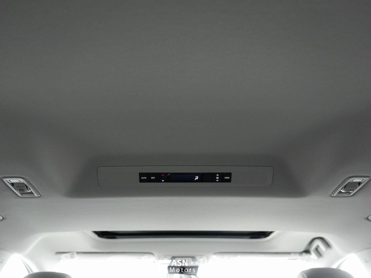 Toyota Sienna  2.5L Dual-Engine 2WD 2025 (Clearance Price)