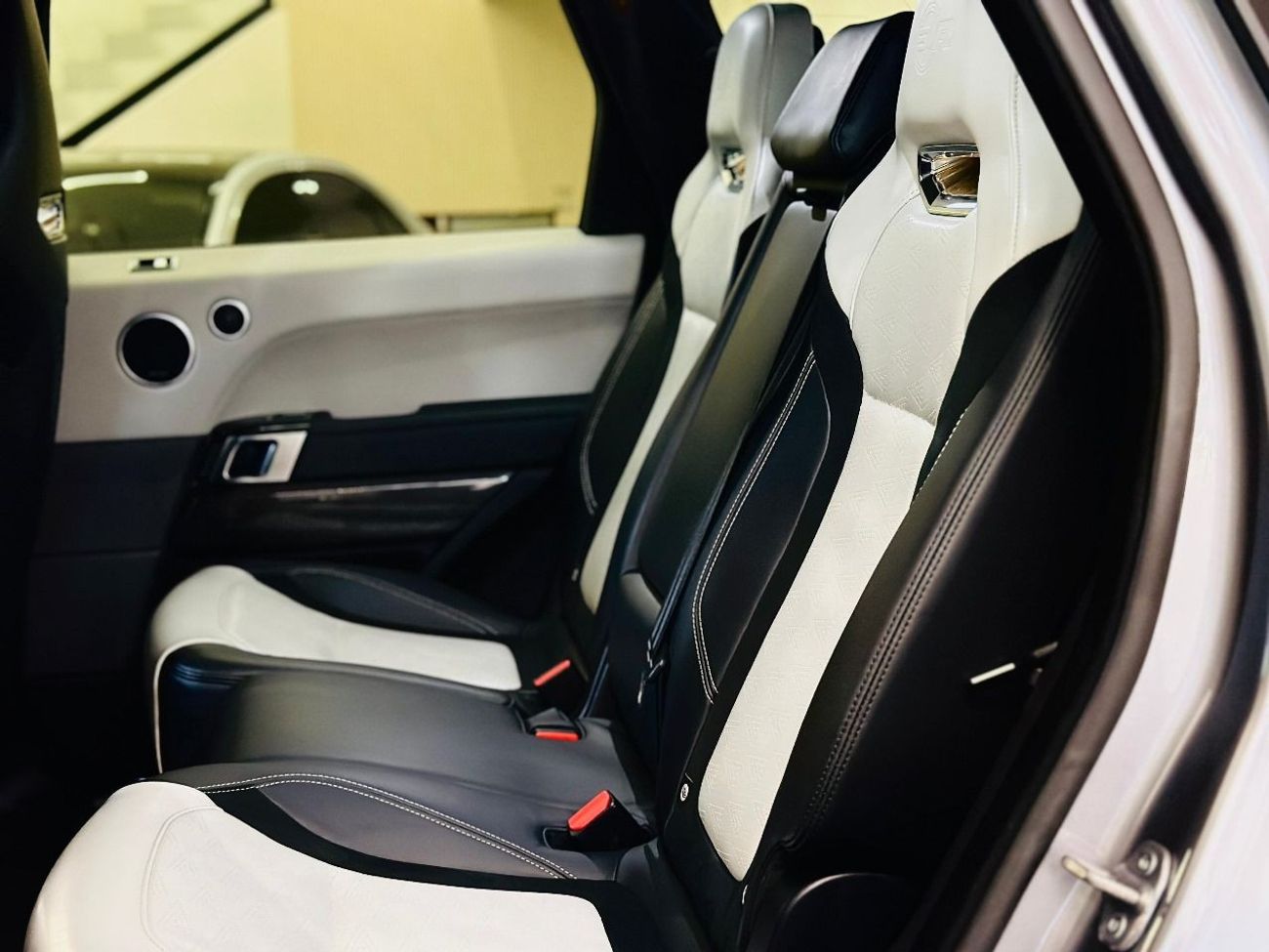 Land Rover Range Rover Sport AED 6,390 PM | SVR CARBON EDITION | UNDER WARRANTY | BRAND NEW CONDITION | LOW MILEAGE