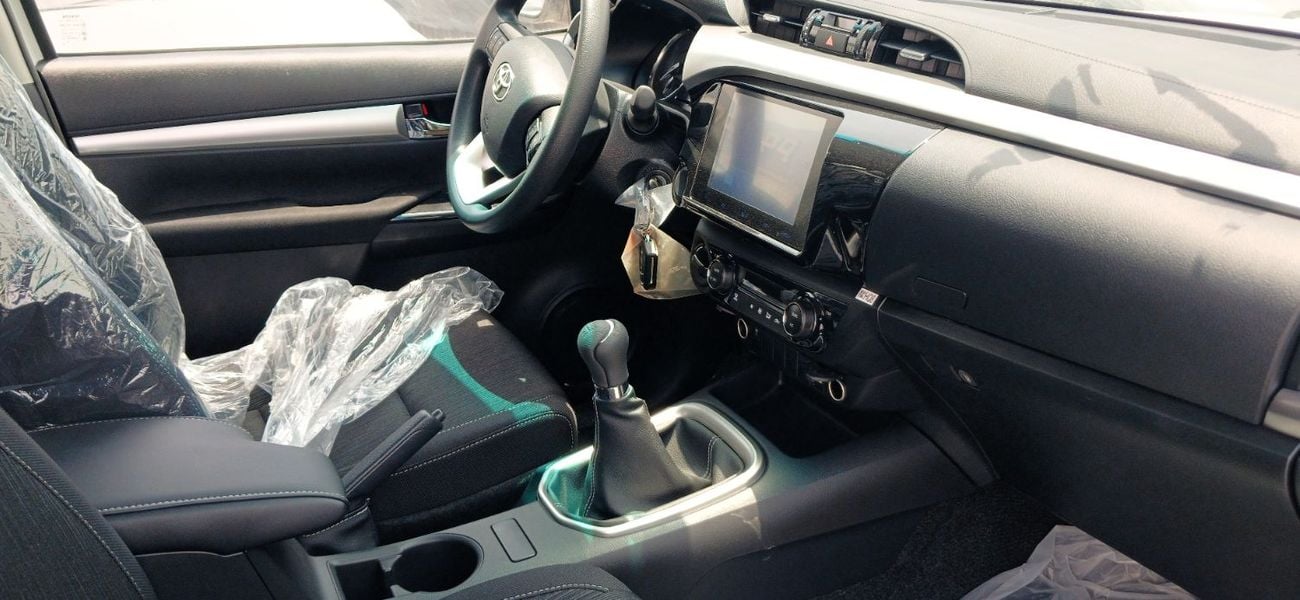 تويوتا هيلوكس 2.4L Diesel Manual 4X4 2026YM