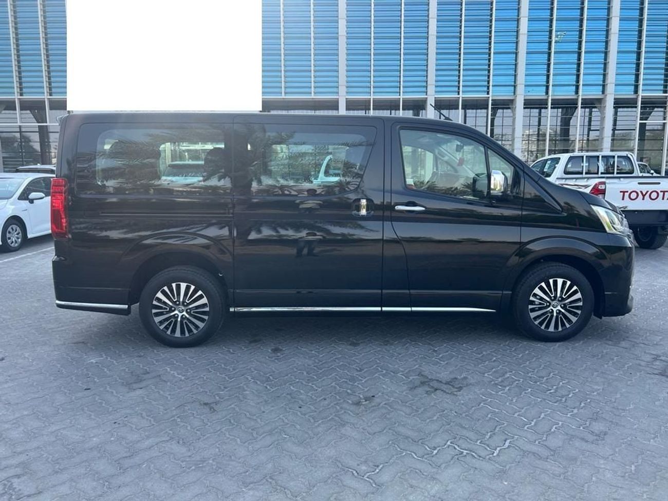 تويوتا جرافينا ECTTAE001 - 2026 Toyota Granvia Premium - 3.5L Petrol Auto Black Full Options - Black Black