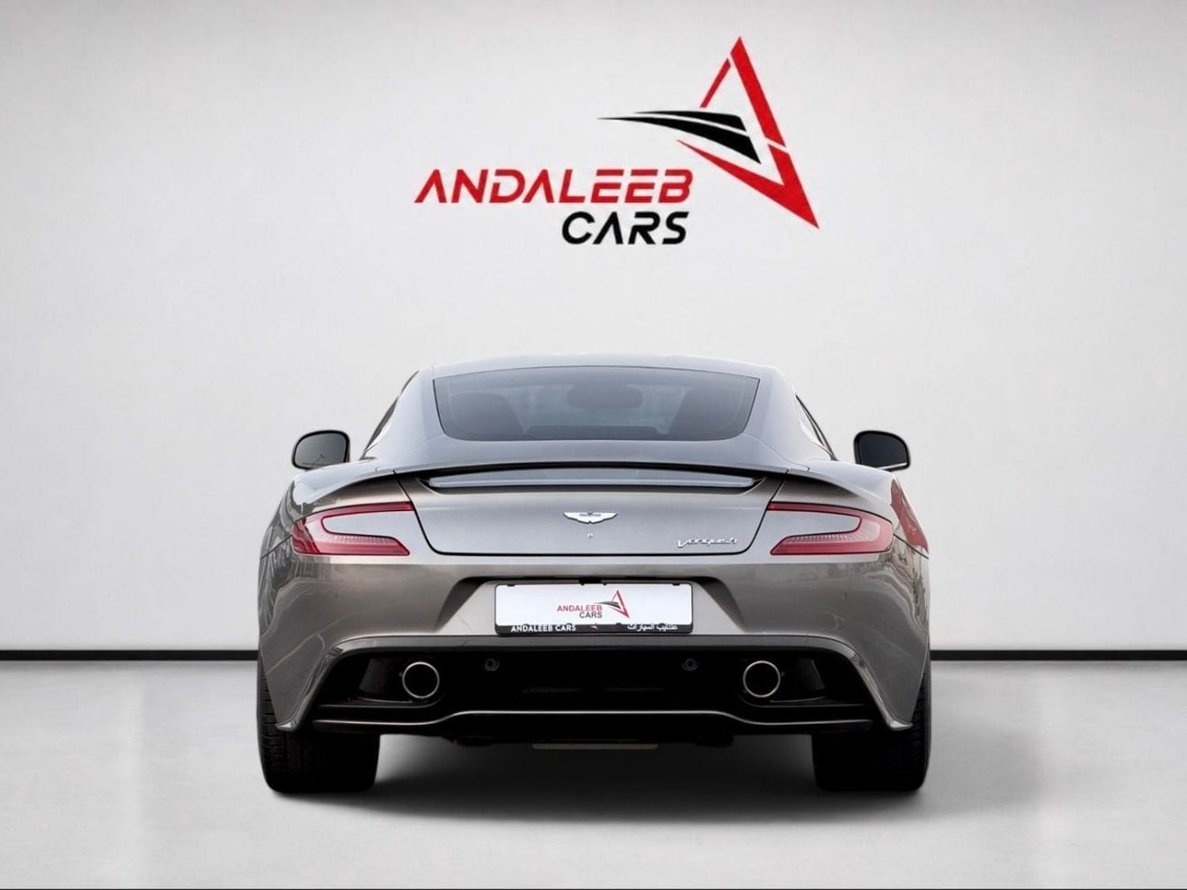 Aston Martin Vanquish STD RARE FULL CARBON SPEC | GCC CAR | V12 ENGINE | 2014