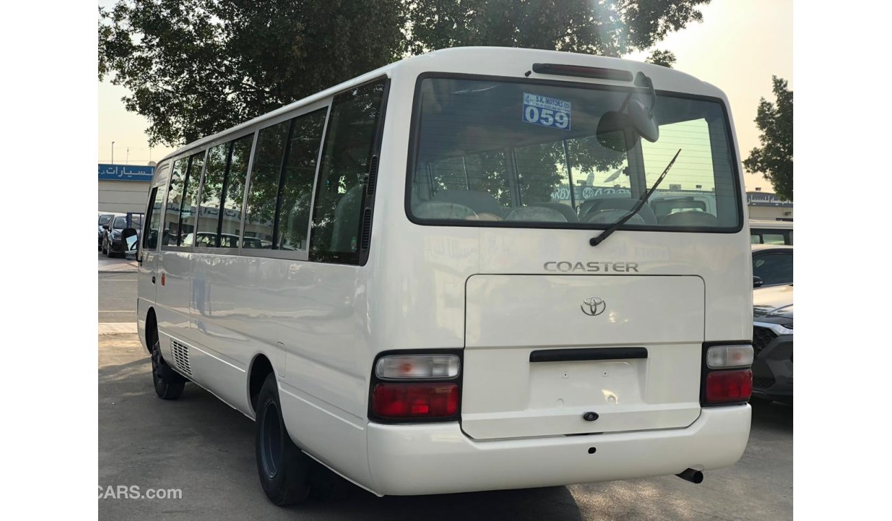 Toyota Coaster 4.2L DIESEL, Interior e Exterior Limpo, Especialmente para Angola, Grande Estoque Disponível.