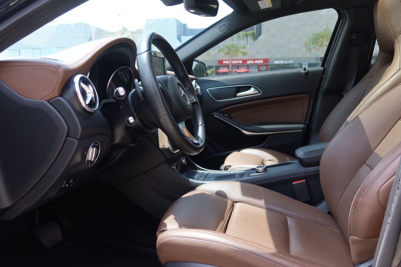 مرسيدس بنز GLA 250 Std 2.0L (211 HP)