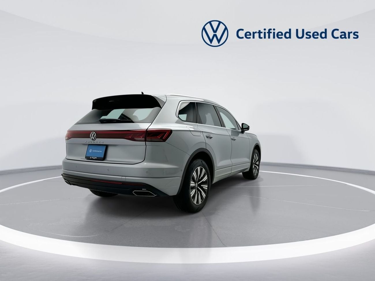 فولكس واجن طوارق | 42,100 AED SAVINGS from New Car | ONLY 3,796 KM | As-New Flagship Luxury | Warranty and Free Servi