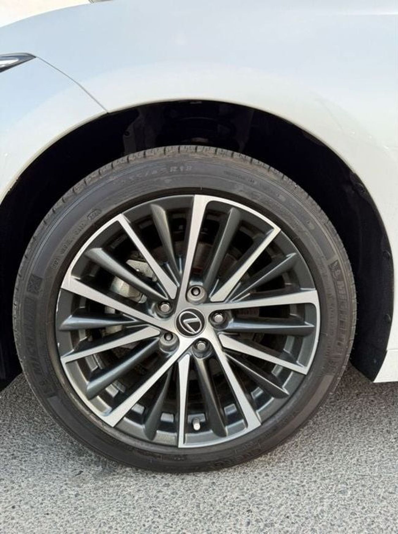 لكزس ES350h 2024 LEXUS ES350H/ HYBRID / 1200 KM ONLY