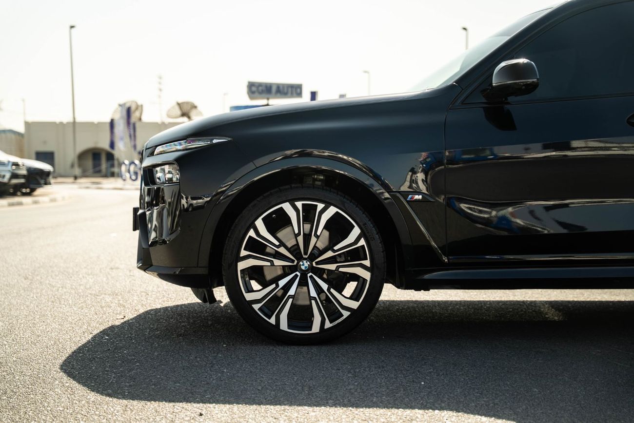 بي أم دبليو X7 xDriveM60i (6 Seats)