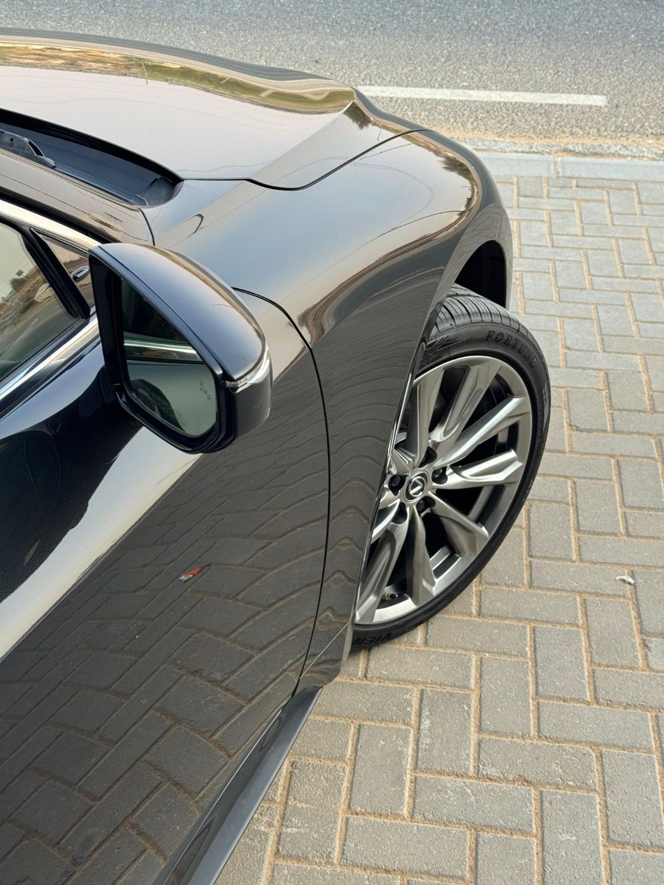 لكزس IS 350 محرك V6 سعة 3.5 لتر / طقم F-SPORT / استهلاك منخفض للموارد / رادار / مساعدة على الطريق / تبريد وتدفئة