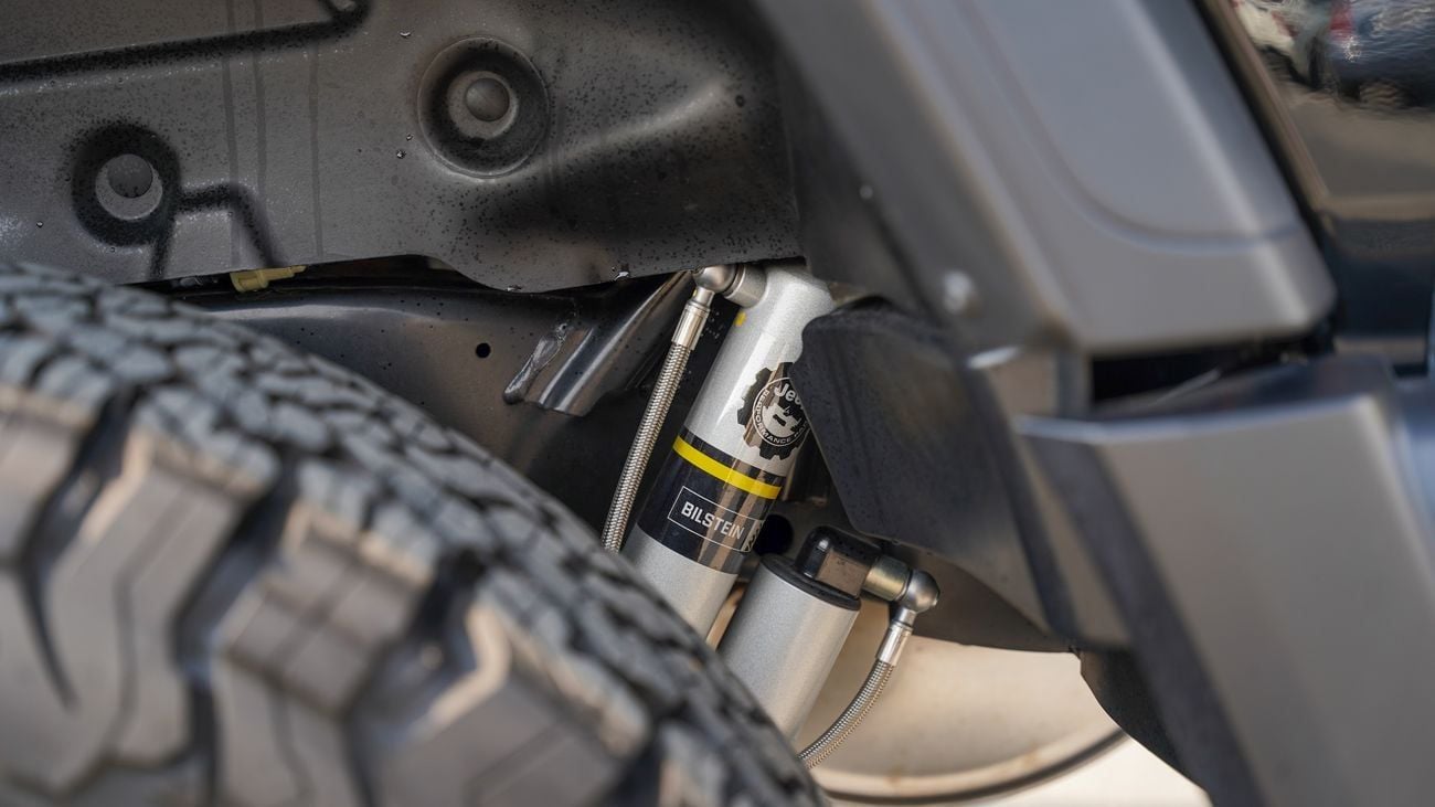 Jeep Wrangler JEEP WRANGLER SPORT SANDSTORM 2.0 TURBO 270HP LIFT KIT, MOPAR AIR COMPRESSOR, OFF ROAD LIGHT, OFF RO