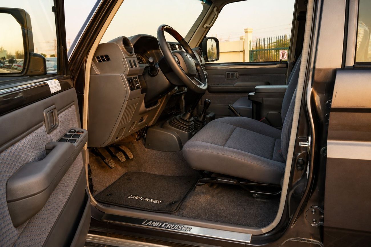Toyota Land Cruiser 1GR-FE Toyota Land Cruiser 76 Wagon
