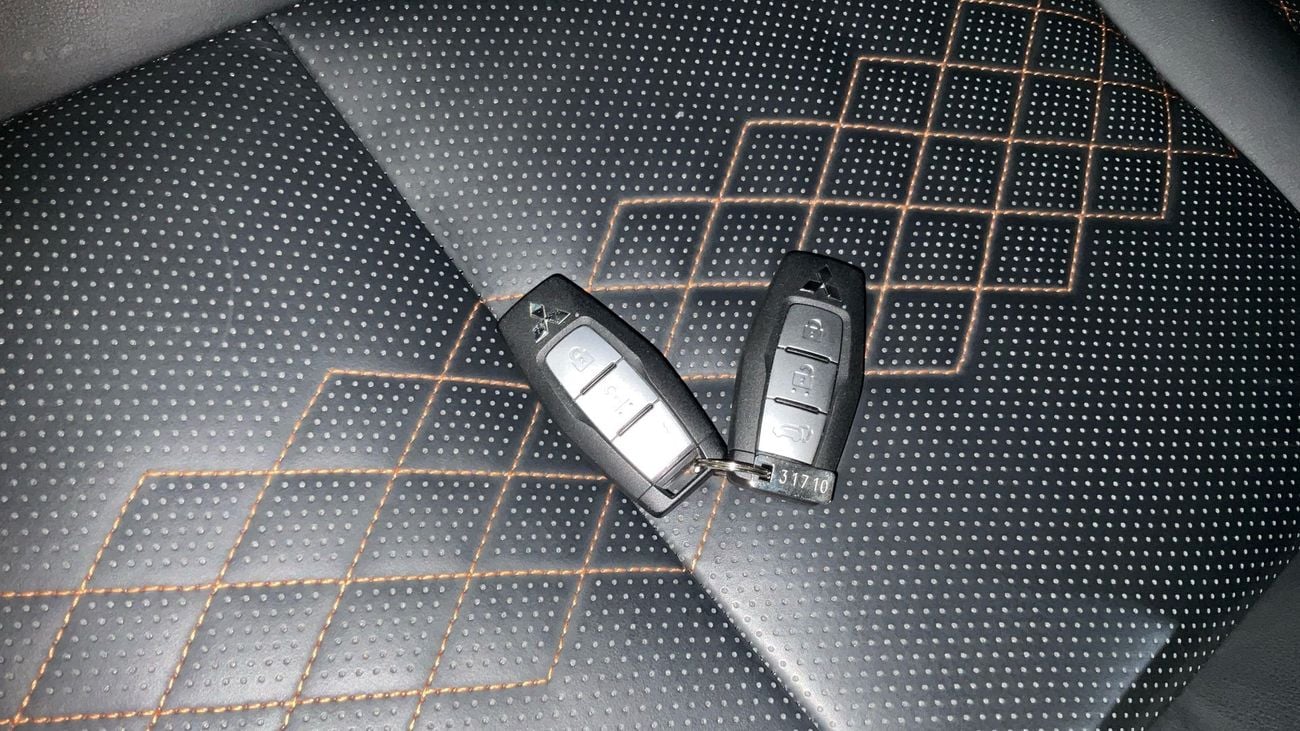 ميتسوبيشي آوتلاندر 2.5 GLX AUTO 4WD 7SEAT PREMIUM LAUNCH ED | شامل الضمان | 0 ﺪﻔﻋﺓ ﺃﻮﻟﻯ