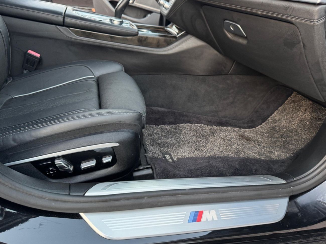 بي أم دبليو 750Li Luxury M Sport Package 4.4L