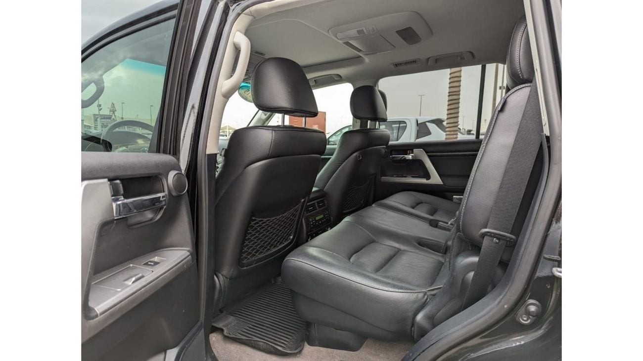 تويوتا لاند كروزر 2015 Toyota Land Cruiser VXR (J200), 5dr SUV, 5.7L 8cyl Petrol, Automatic, Four Wheel Drive American