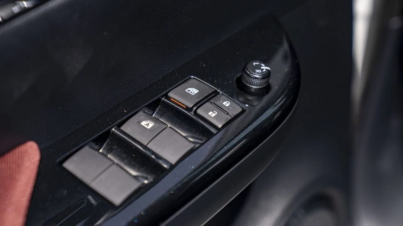 Toyota Hilux Toyota Hilux MT Sr5 2.7L petrol 2025 four wheels drives  4X4