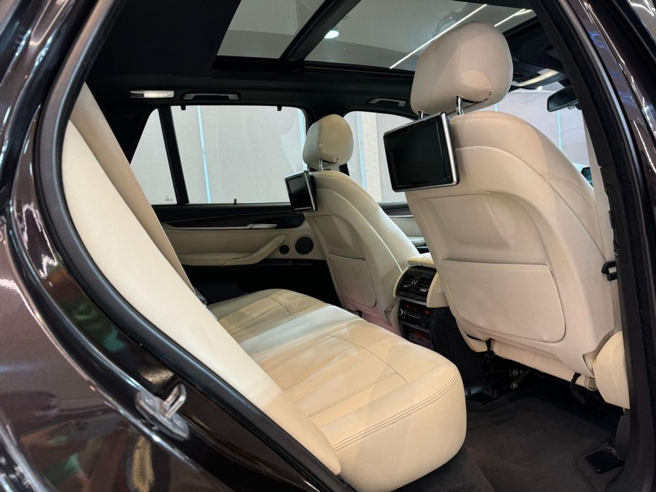 BMW X5 35i Executive 3.0L (5 Seater) ELITE BROWN BMW X5 V6 || GCC || TOP RANGE || FREE ACCIDENTS || SCREENS