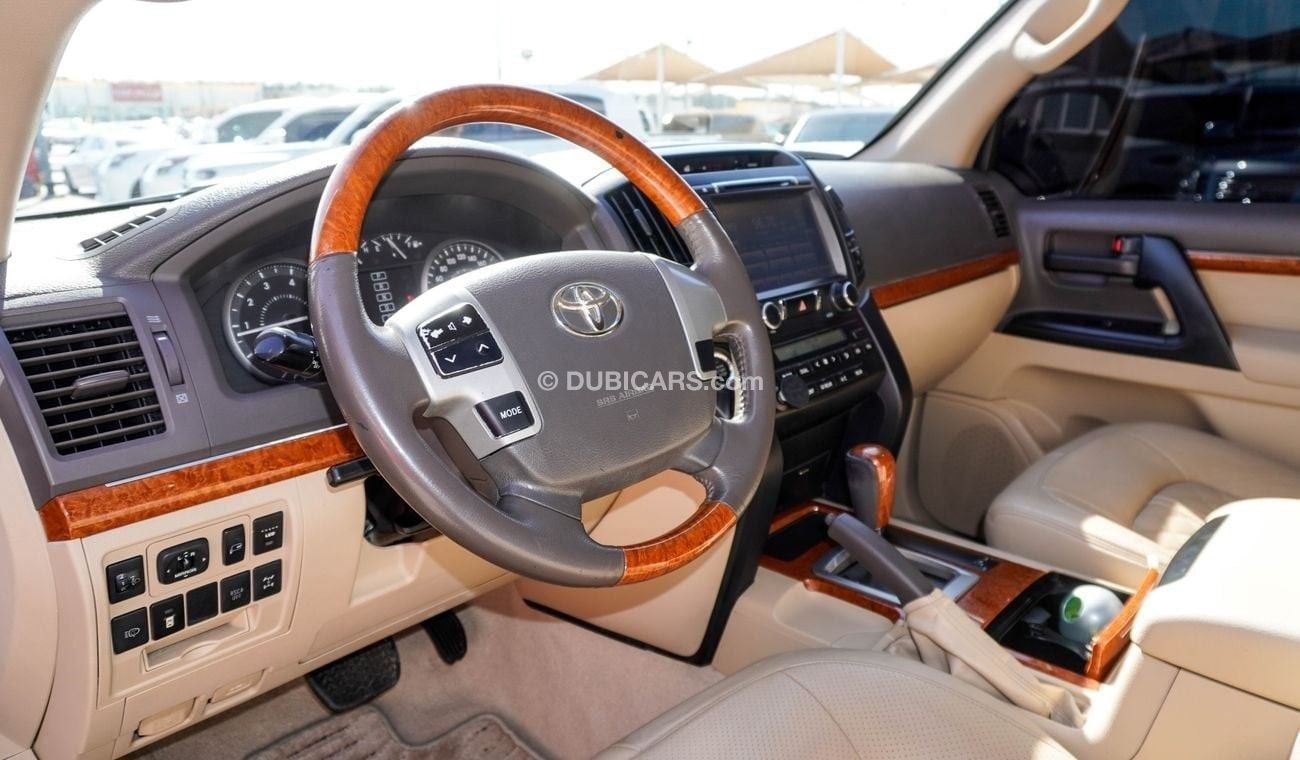 Toyota Land Cruiser GXR V8