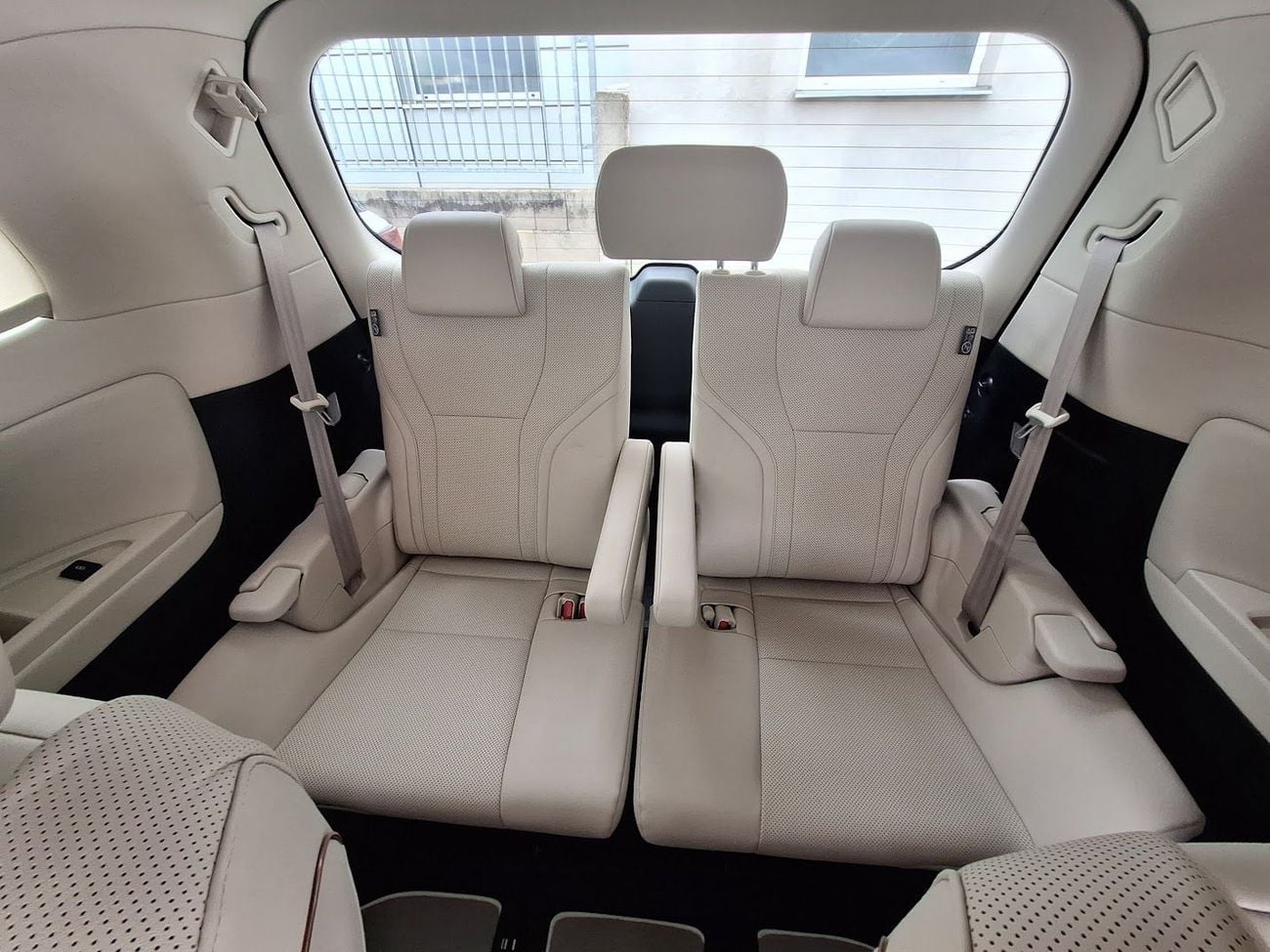 لكزس LM 350h LEXUS LM350h - 7 STR - 2.5L - HYB - AT - 2026 MY