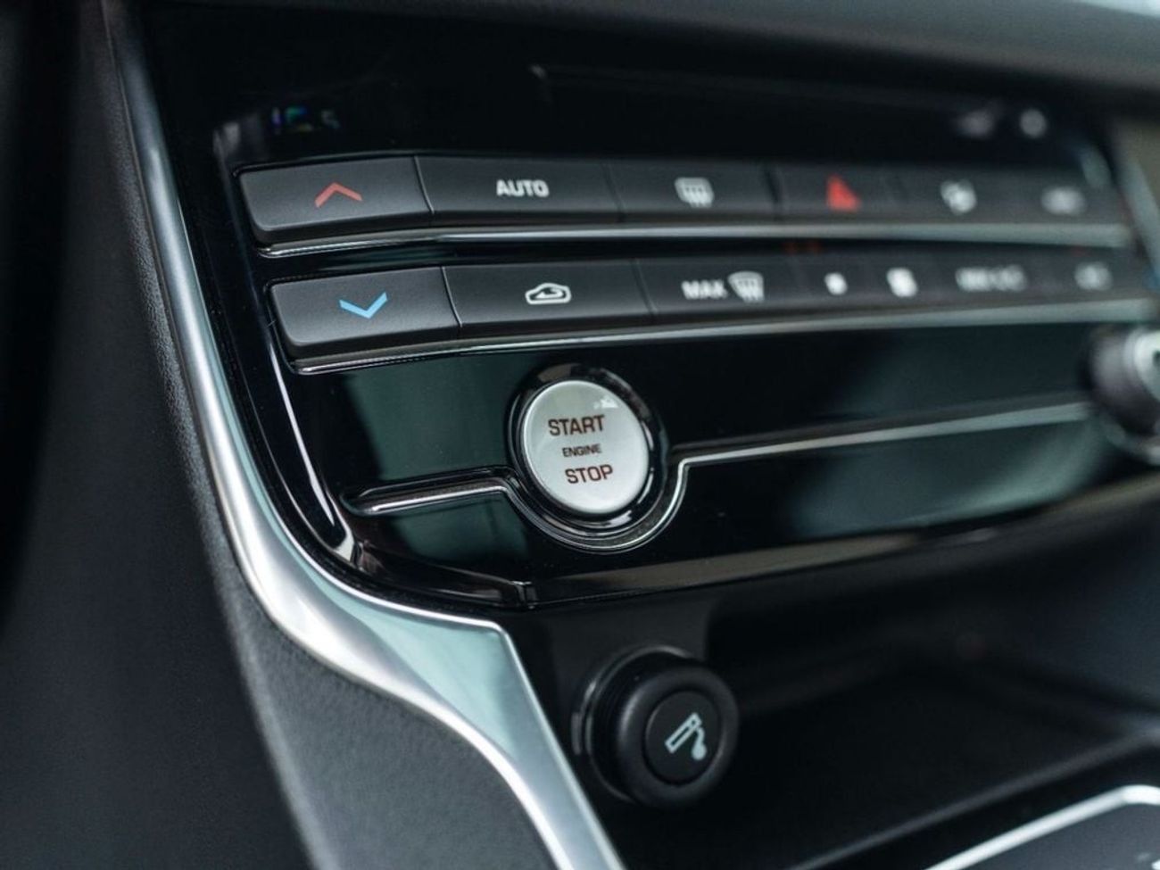 جاكوار XF R-Sport 2.0L Sedan