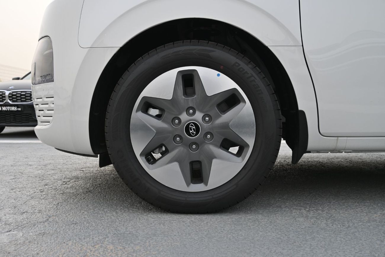 Hyundai Staria Hyundai Staria 3.5L Petrol, Van 9 Seats, Color White, Model 2024