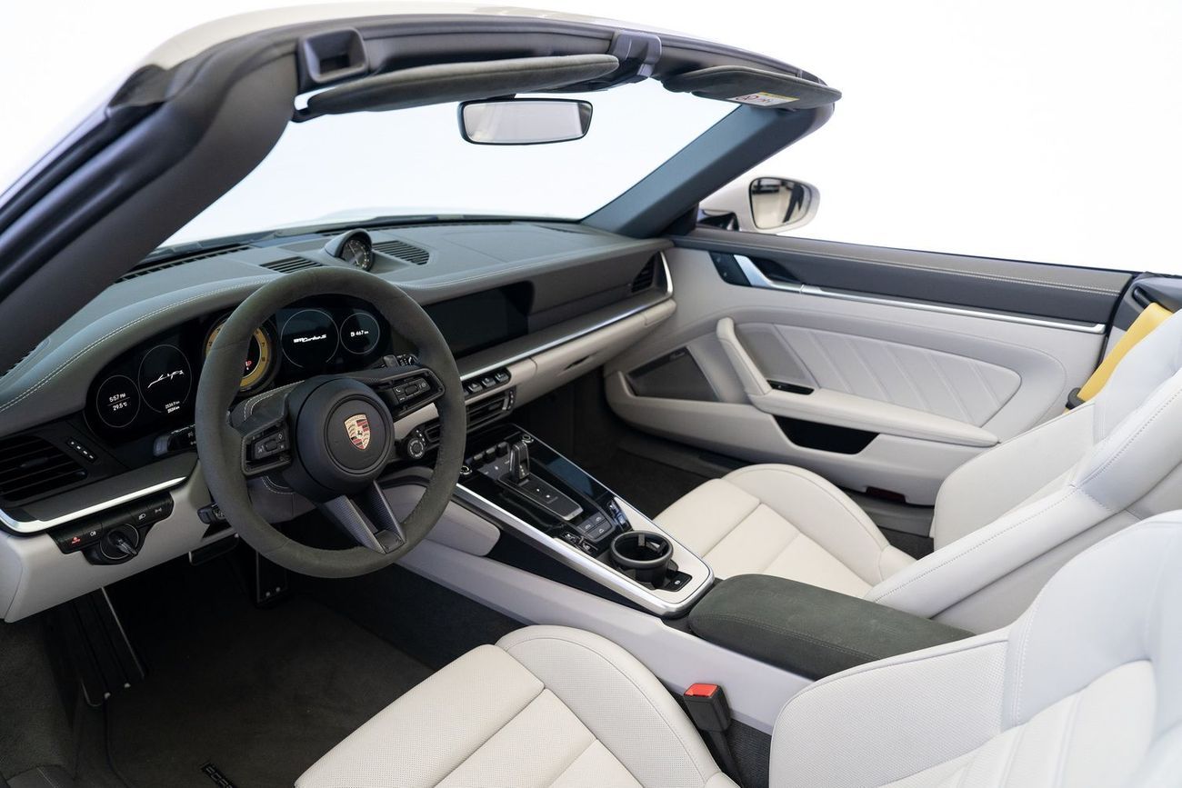 بورش 911 Turbo S 3.8L (640 HP) Convertible