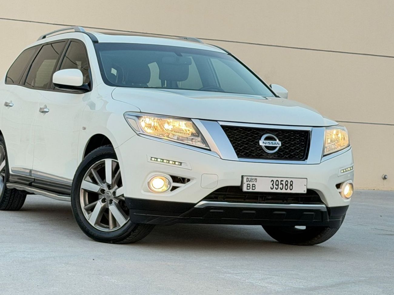 Nissan Pathfinder SL 3.5L (260 HP) 4WD Excellent condition inside and outside