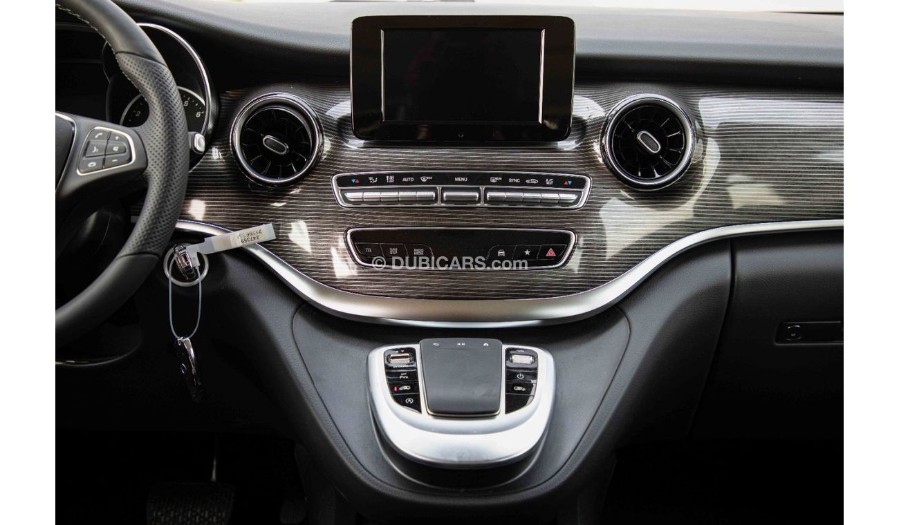 Mercedes-Benz V 250 2023 MBZ V250 2.0 8 SEATER P AT - Black inside black