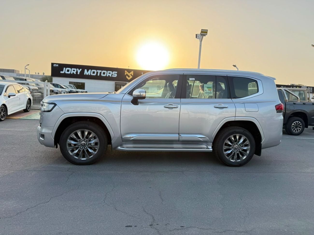 Toyota Land Cruiser LAND CRUISER VXR - A/T . Petrol 3.5L Twin Turbo  . 4X4 . 7 Seats . 2026 Model
