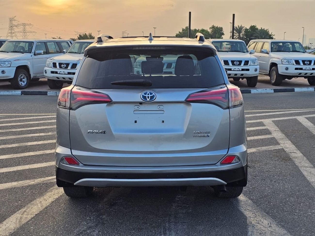 Toyota RAV4 Platinum 2017 RAV4 Limited Hybrid 4x4