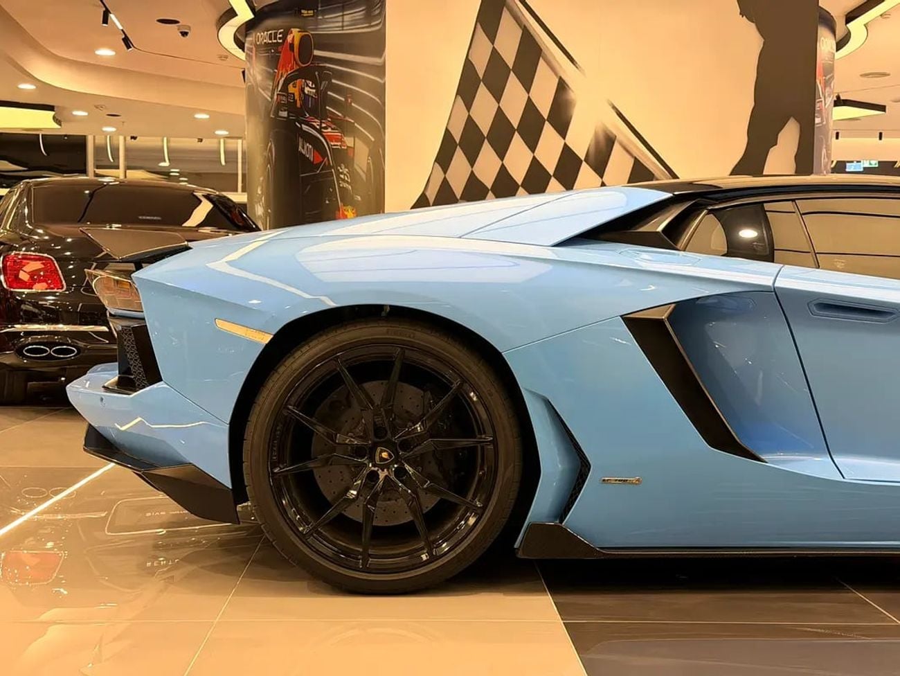 لامبورغيني أفينتادور LP 700-4 GCC Specs