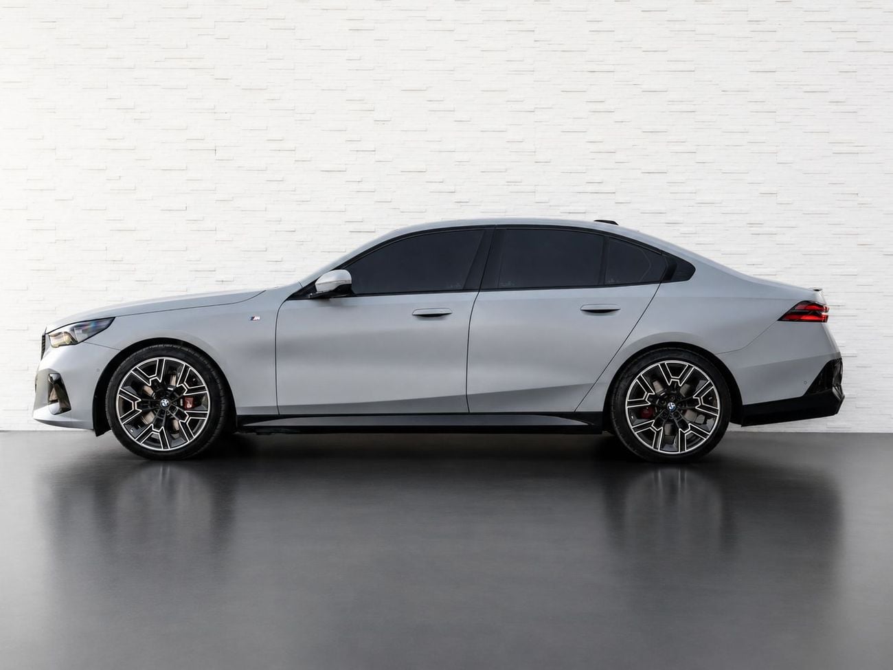 بي أم دبليو 520i 520I M SPORT TITANIUM