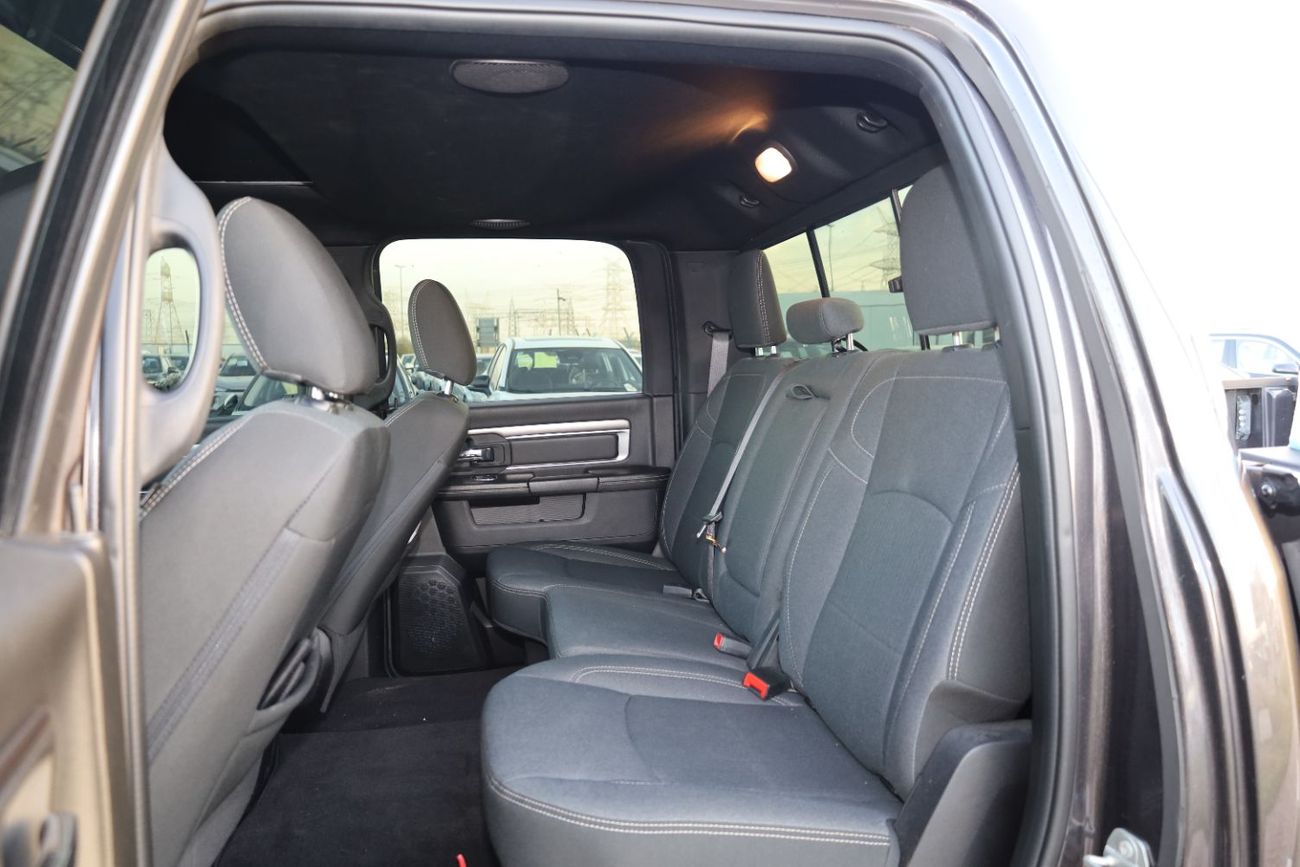 RAM 1500 Classic 5.7L Crew Cab Utility (5 Seater)
