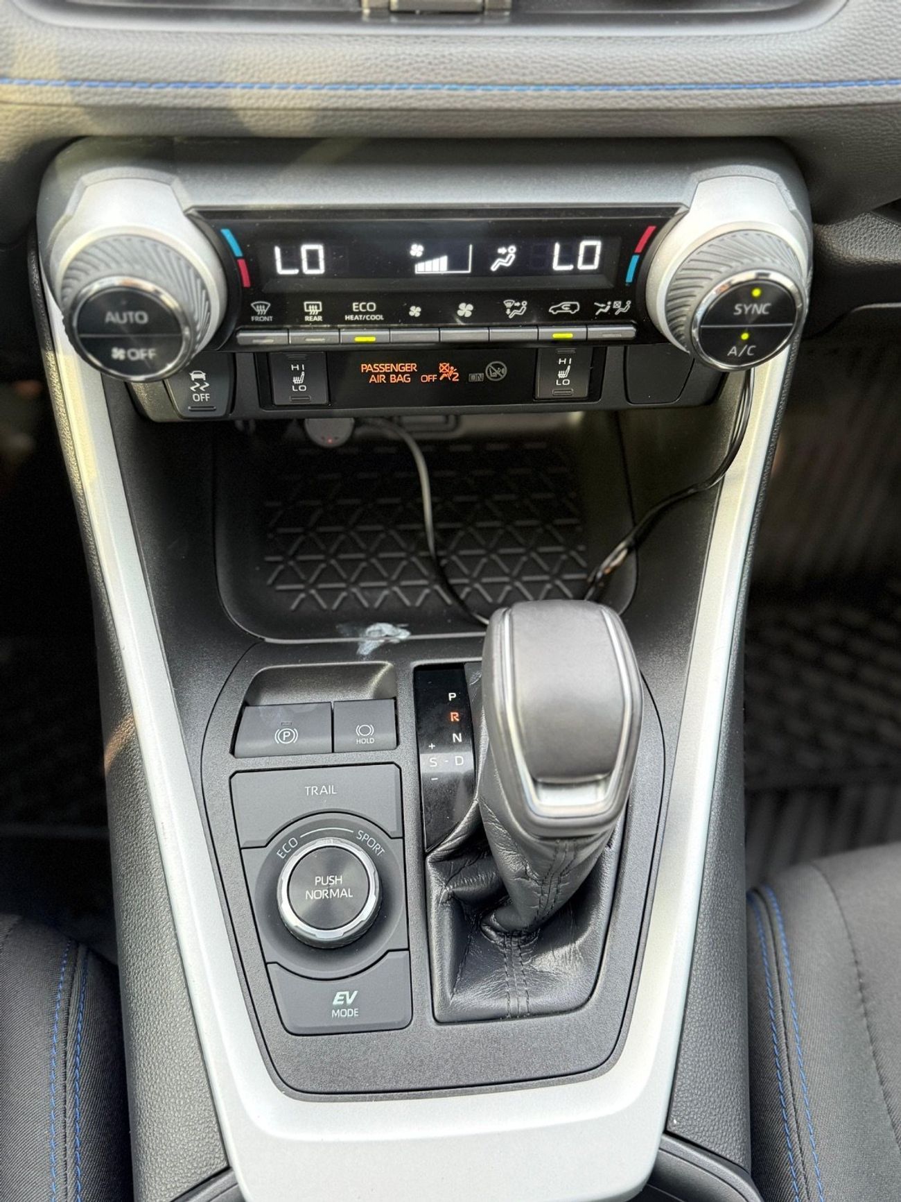 تويوتا راف ٤ Hybrid XSE Premium Black edition