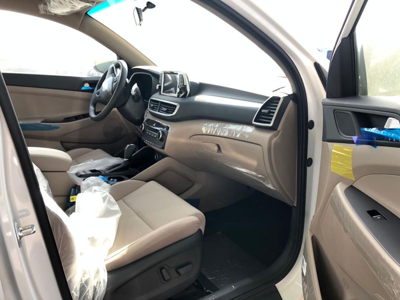 Hyundai Tucson 2.0L, Down Brake, 18'' Tire, Remote engine start, DVD, Push Start, Wireless Charger, LOT-HTW2