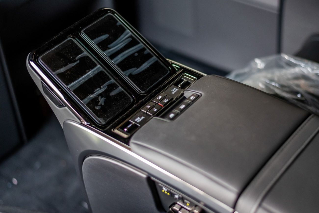 لكزس LM 350h VIP - 4 Seats 2.5L - 4 Cylinder